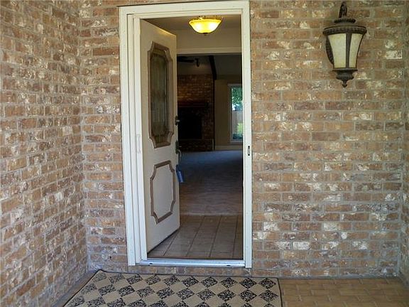 2nd image of 1420 Country Meadows Dr