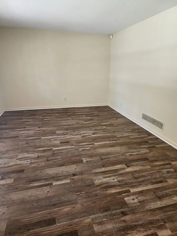 3 bed, 2.0 bath, 1513 sqft, $1,800 — Photo 3