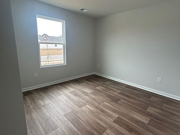 5th image of 321 Sweet Vernal St