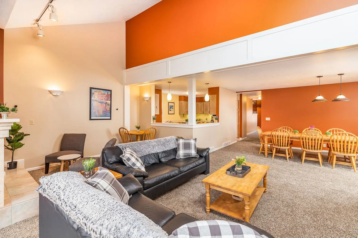 4 bed, 2.0 bath, $5,731 — Photo 2