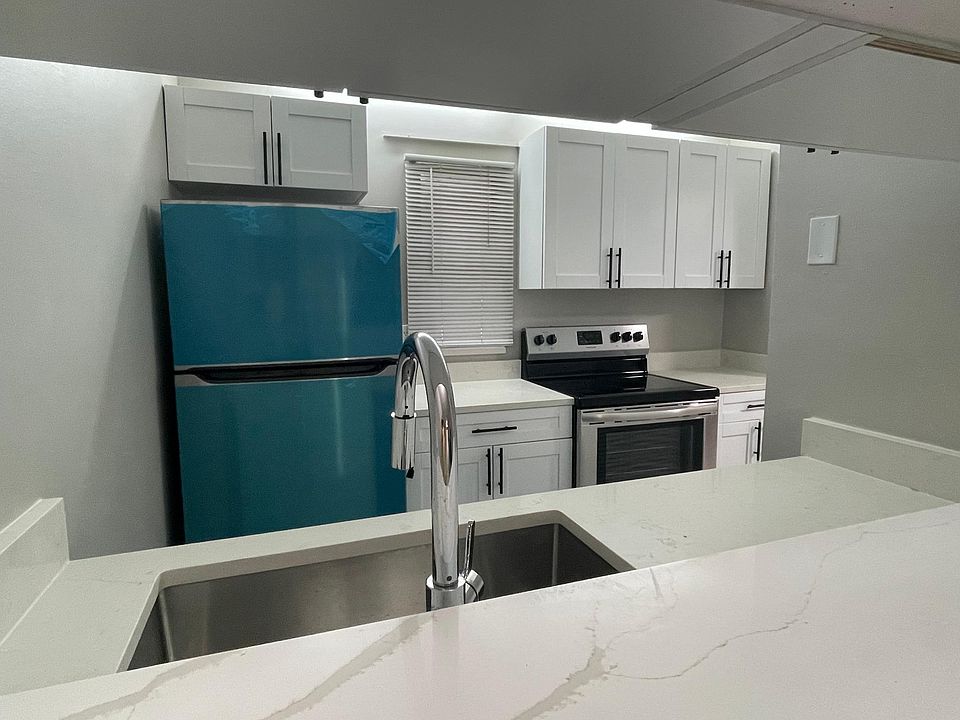 1st image of 10150 Twin Lakes Dr #4