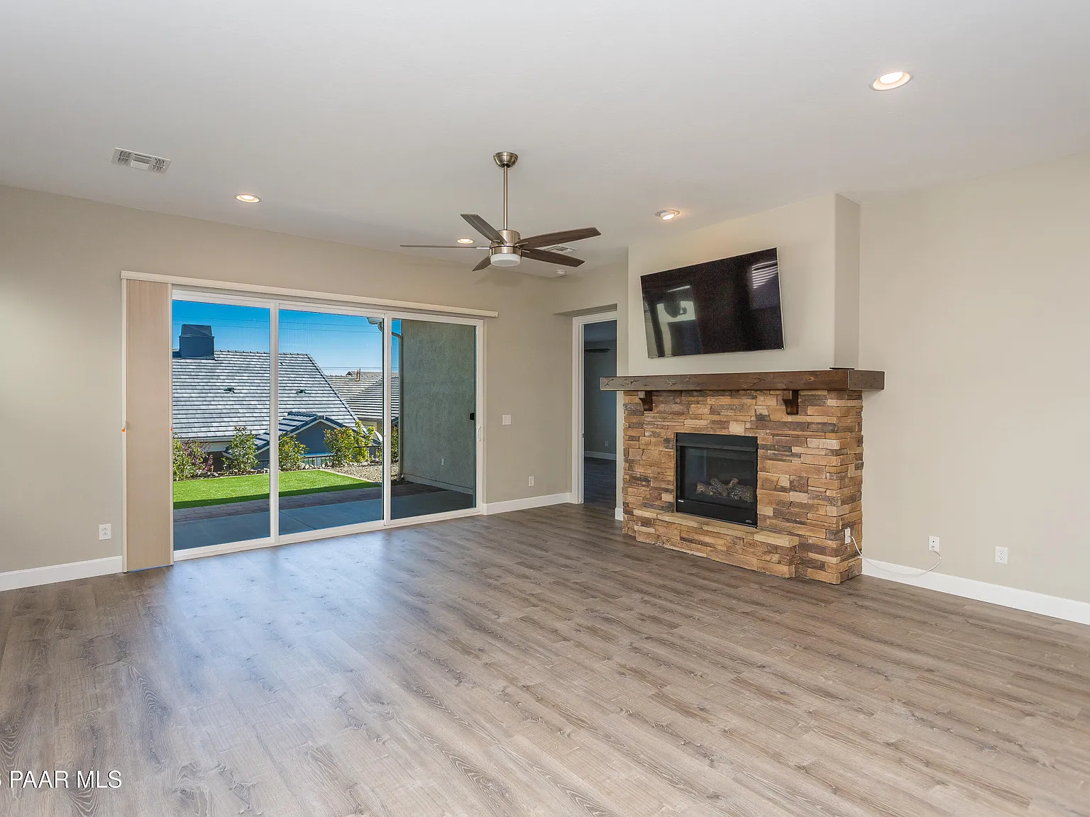 2 bed, 2.0 bath, 1945 sqft, $2,900 — Photo 3