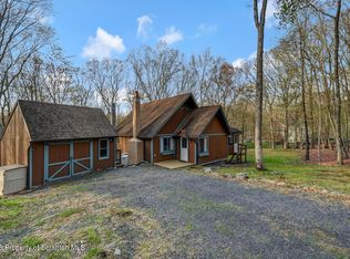 3222 Bluebird Dr, Bushkill, PA 18324