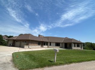 49 Lakeside Dr, Kearney, NE 68845