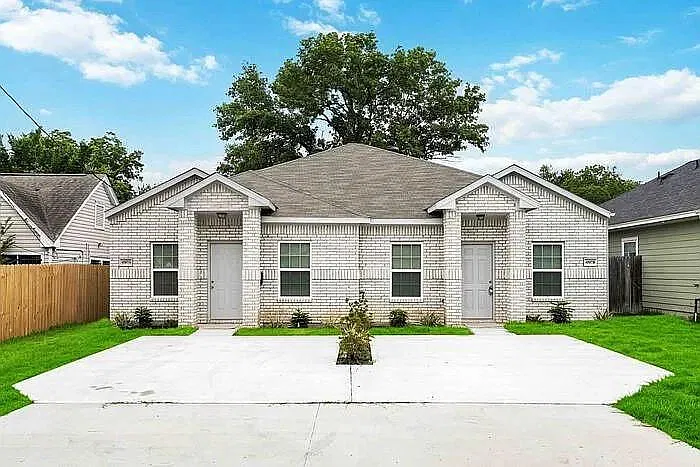 2 bed, 2.0 bath, 1893 sqft, $1,700 — Photo 2