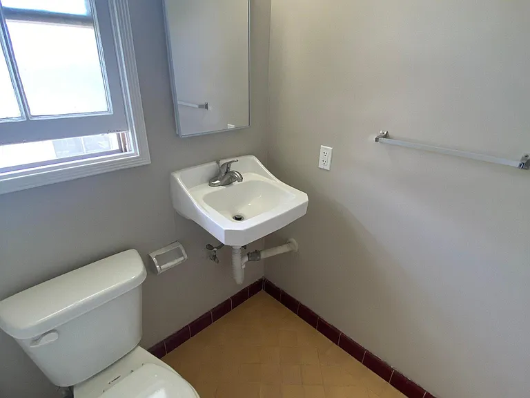 932 N Garfield St — Photo 12
