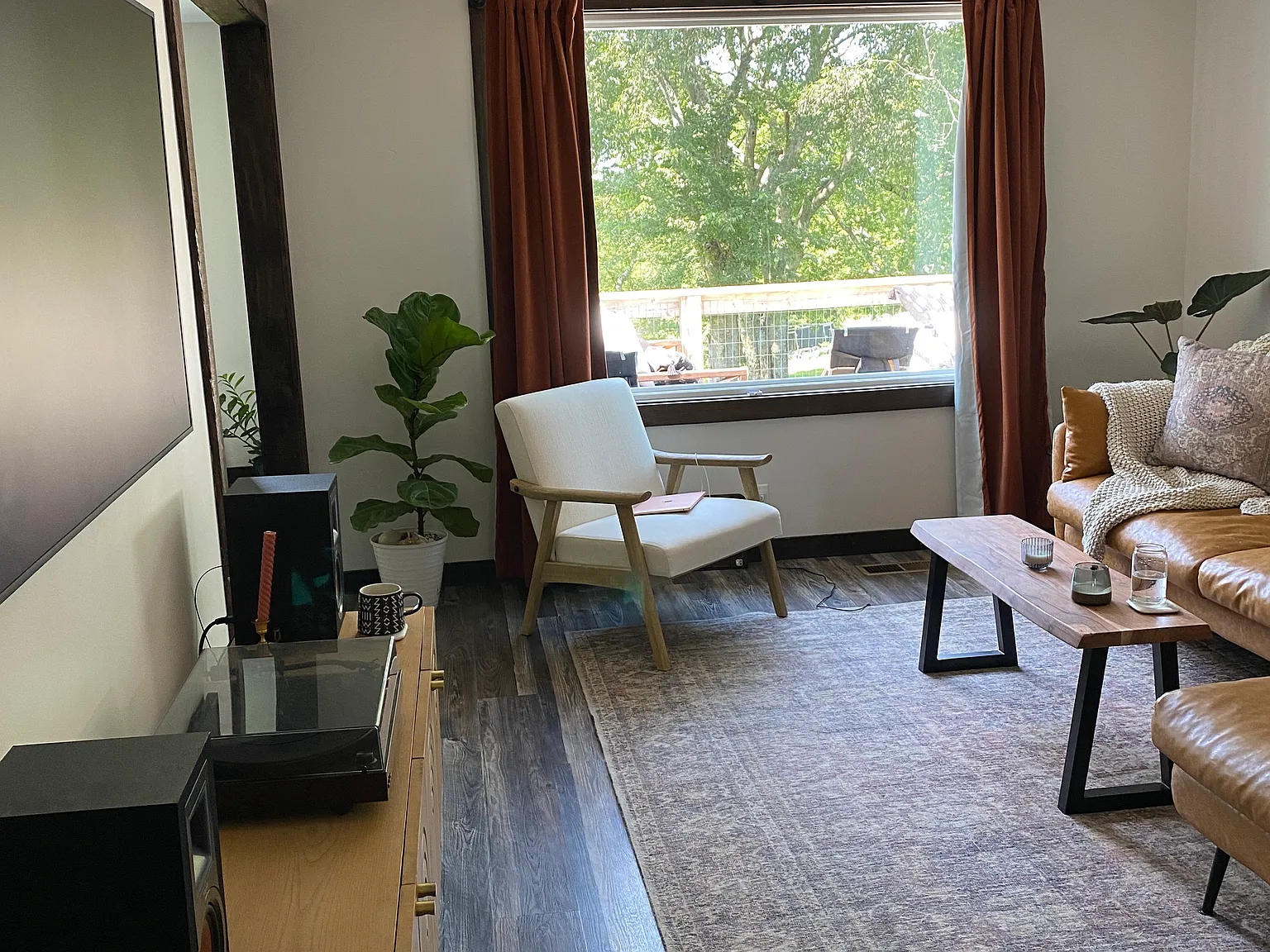 2 bed, 1010 sqft, $1,650 — Photo 2