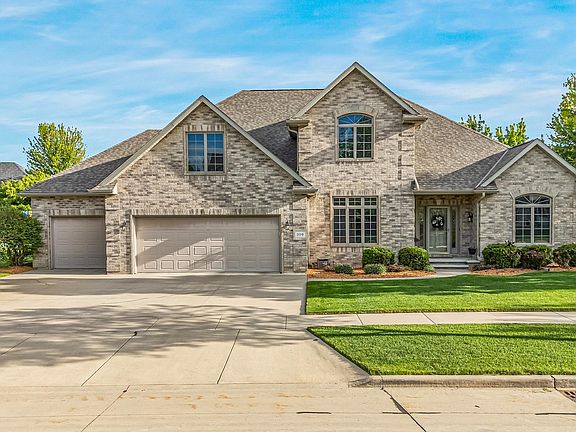 3rd image of 309 E Stratford Ln