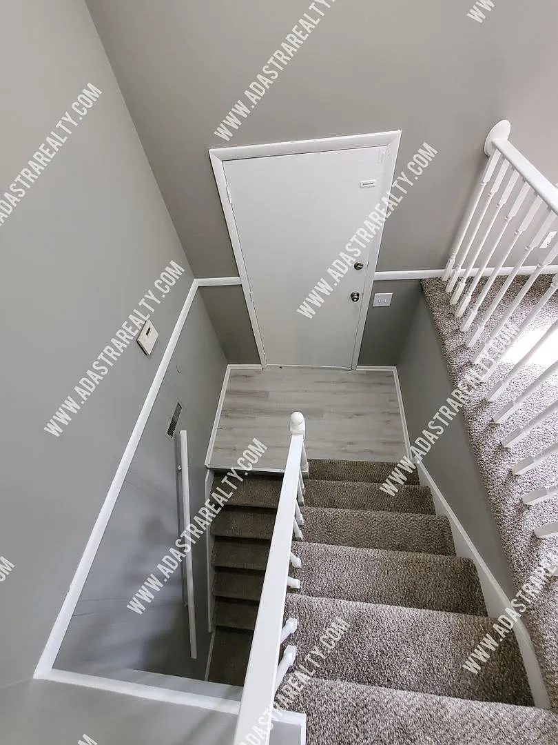 Spacious Home in Hickman Mills School District-Available NOW!! — Photo 4