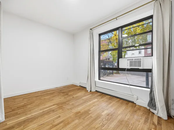 136 Cornelia Street image 14 of 17