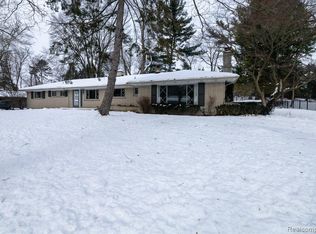 851 Helston Rd, Bloomfield Hills, MI 48304
