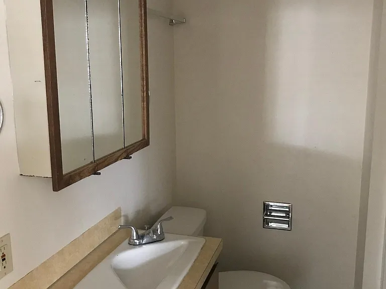1141 Washington St N — Photo 5