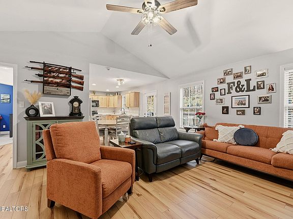3rd image of 7819 Elkton Ln