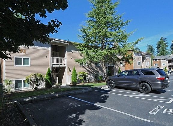 2nd image of 14120 NE 181st Pl APT J201