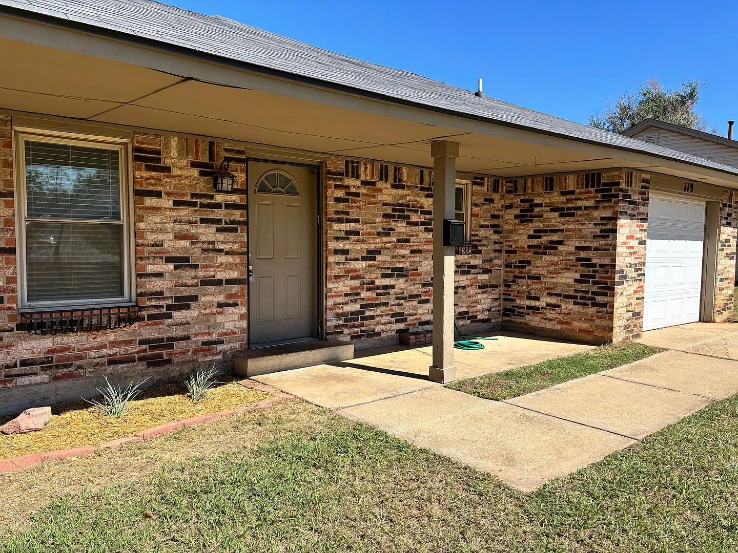 Remodeled 3 bedroom 1 bathroom house in Edmond, OK close to UCO with granite and stainless-steel ... — Photo 2