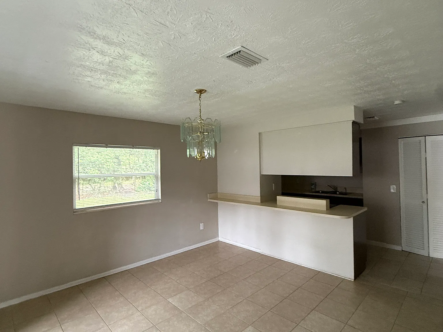 2589 Eastill Dr — Photo 4
