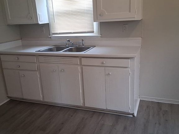 5th image of 16172 Fenton St
