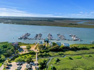 67 10th St W #E6, Folly Beach, SC 29439