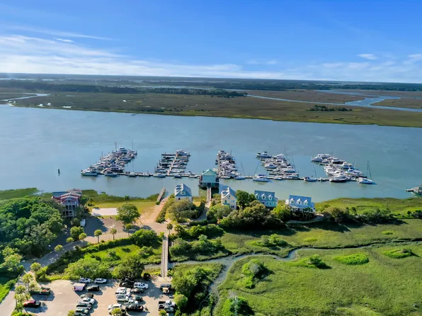 67 10th St W #E6, Folly Beach, SC 29439