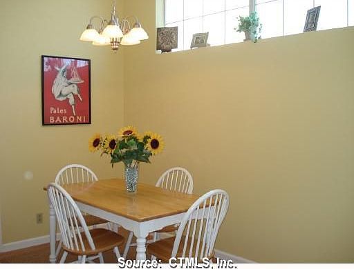 Eat-in Kitchen