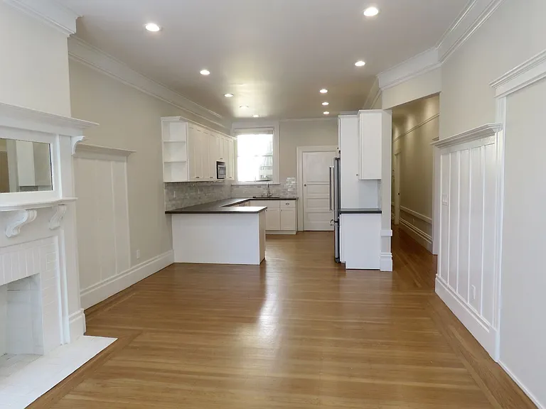 619 Clayton St — Photo 3