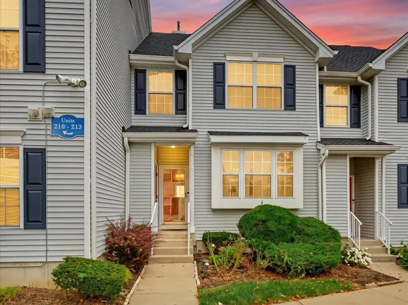 209 Blossom Cir, Dayton, NJ 08810