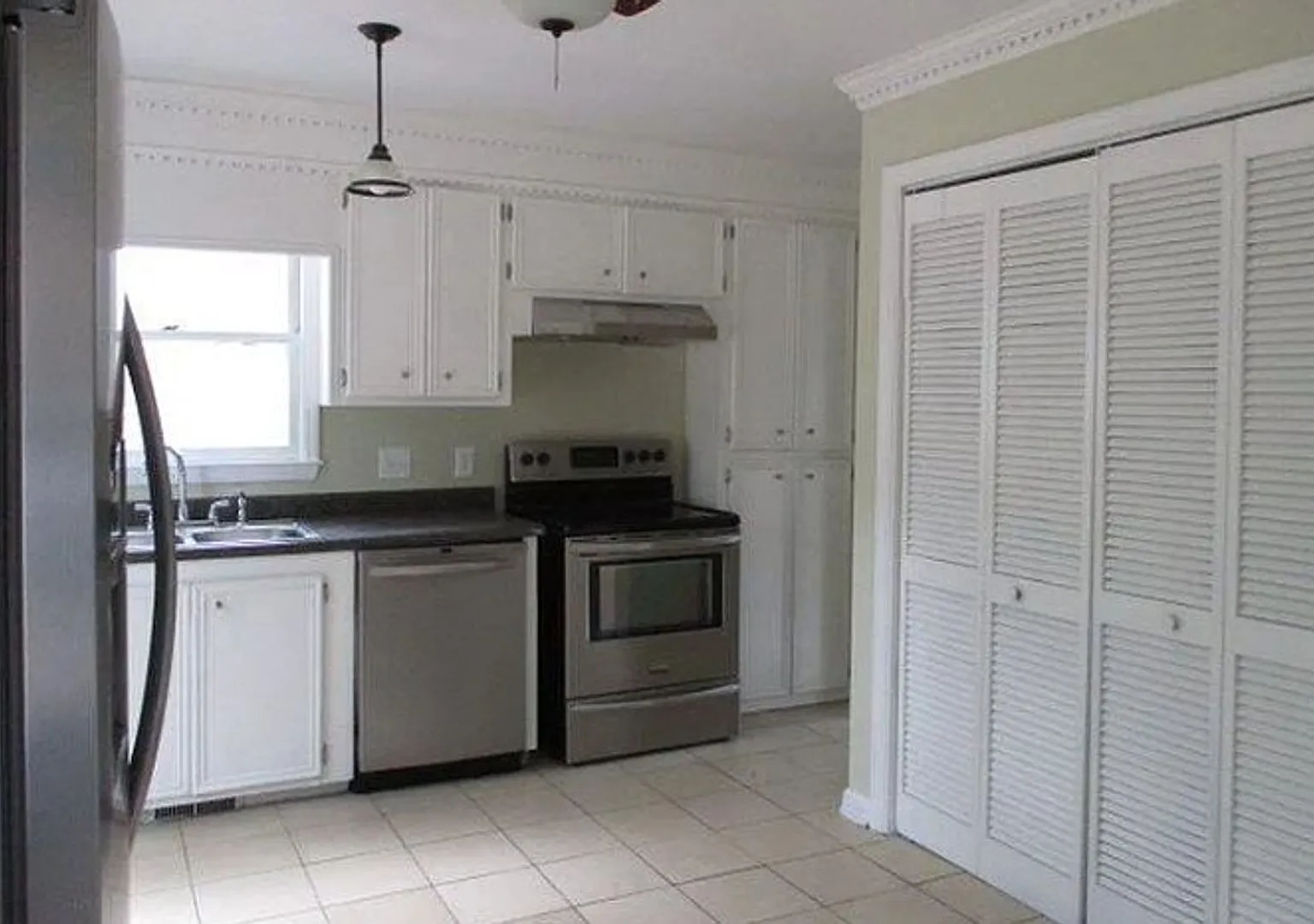 Beautiful 3Bed/2Bath — Photo 3