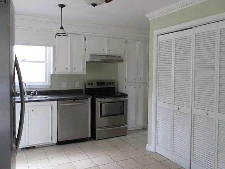 126 S Village Rd — Photo 3