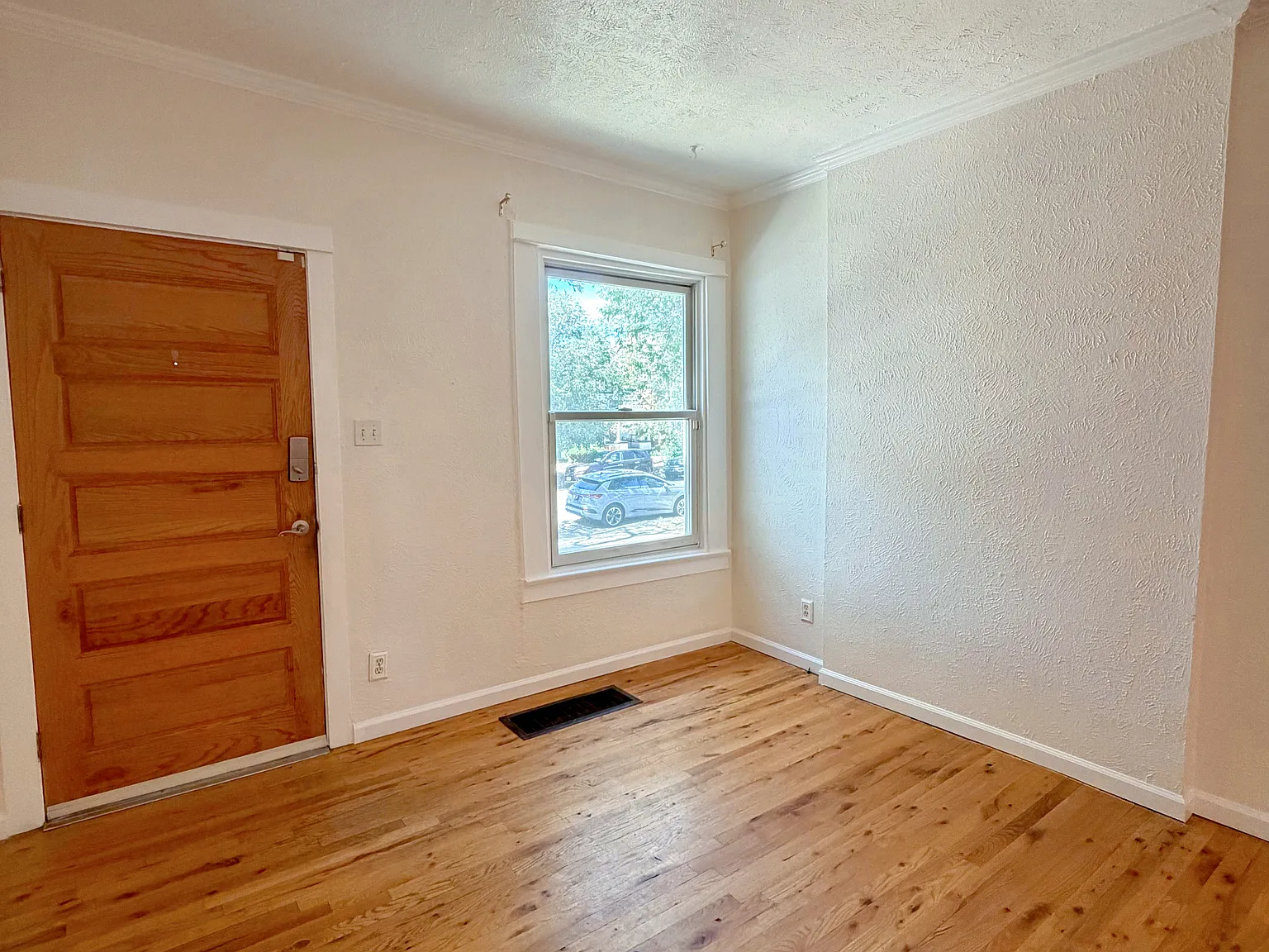 1 bed, 994 sqft, $2,200 — Photo 3