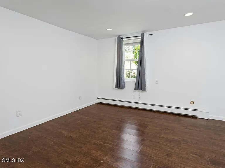 17112 Henry St — Photo 17