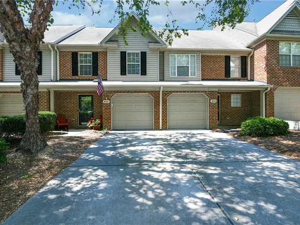 846 Jarman Dr, Jamestown, NC 27282
