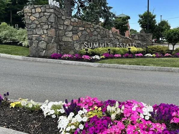 1006 Paradise Rd APT 1E, Swampscott, MA 01907