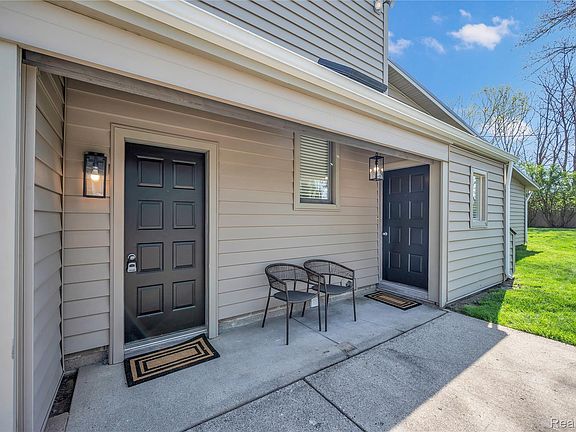 2nd image of 2155 Avondale St