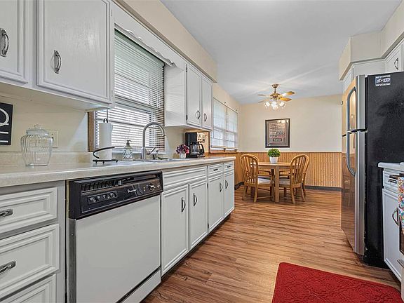 3rd image of 8204 Cameo Dr