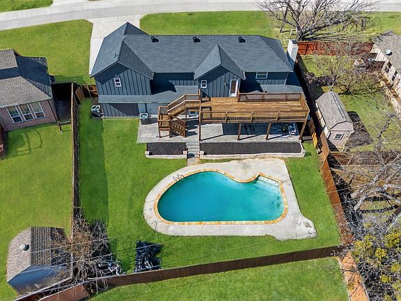 4th image of 710 Meadow Lake Dr
