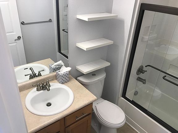 Guest bathroom 