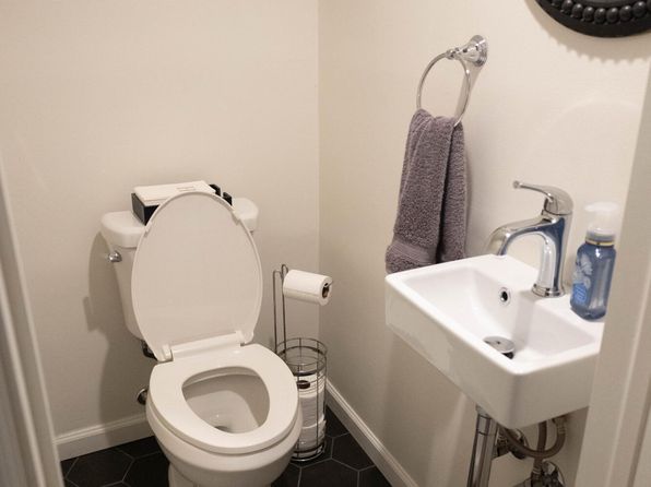 17 Fuller Ct #A, Staten Island, NY 10306