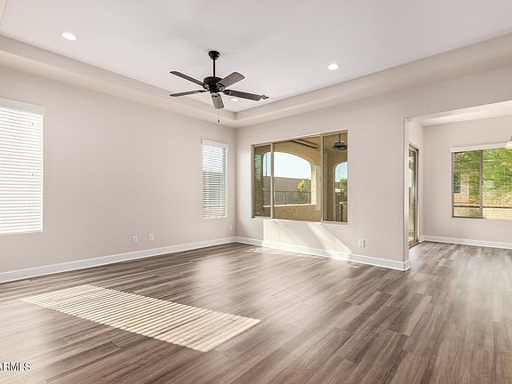4th image of 16956 W EARLL Drive