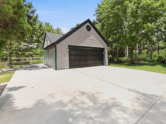 4th image of 211 Rosehill Rd