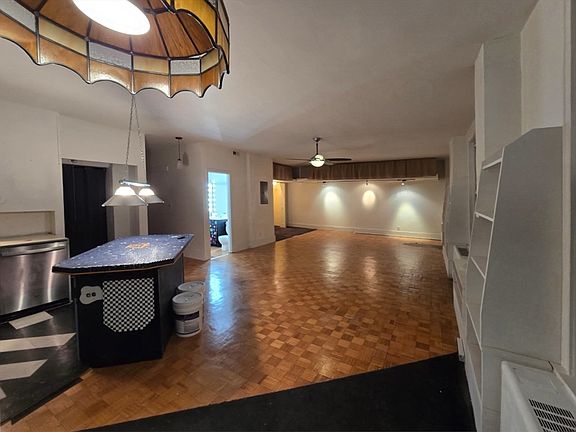 5th image of 140 Chestnut St APT 819