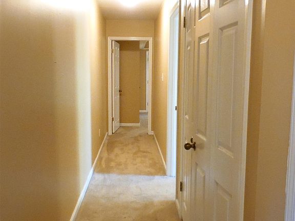 3rd image of 373 Richards Way Dr