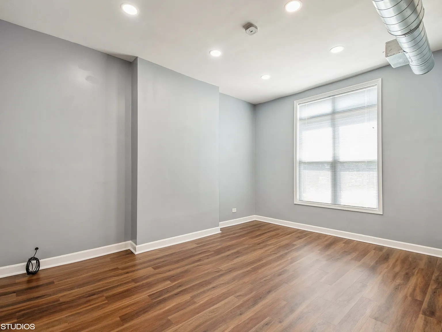 3 bed, 1600 sqft, $2,200 — Photo 2