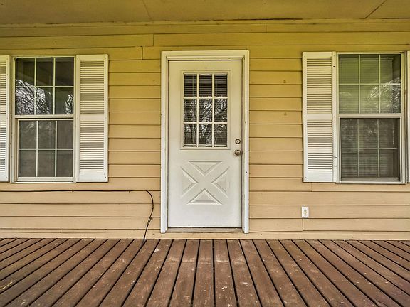 5th image of 124 Menke St