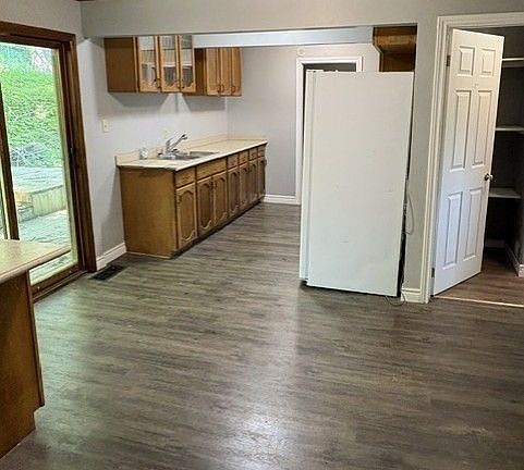 5th image of 345 Smith St