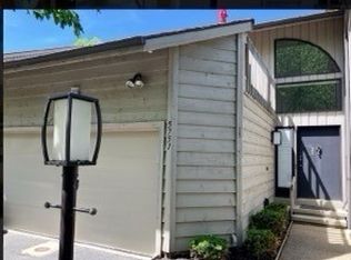 5751 Som Center Rd, Solon, OH 44139