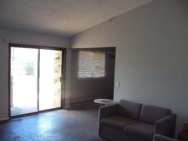 2nd image of 1009 Silver Maple
