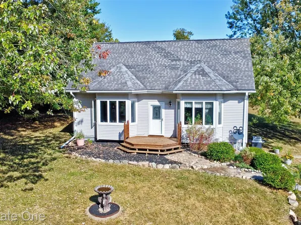 2444 Ray Rd, Oxford, MI 48370