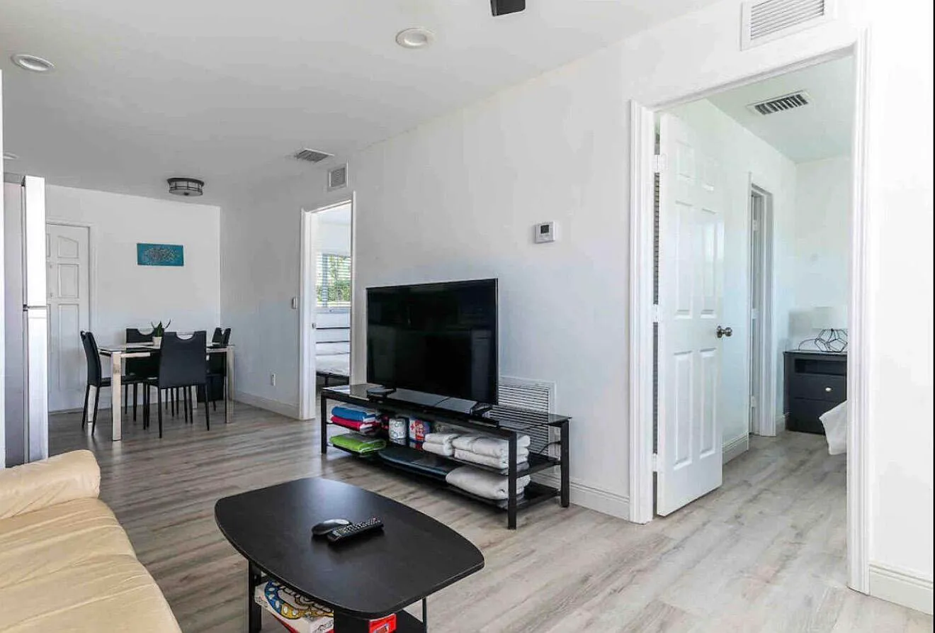 2 bed, 1.0 bath, 1454 sqft, $2,500 — Photo 4
