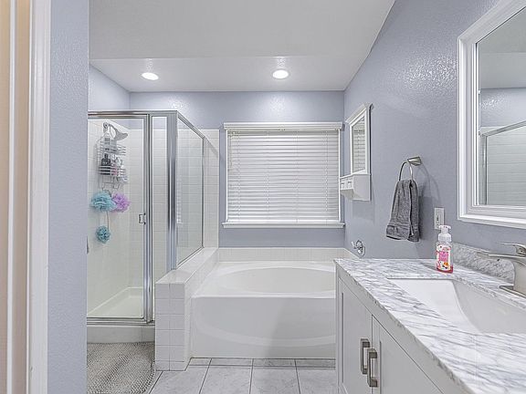 4th image of 5866 Corinthian Pl