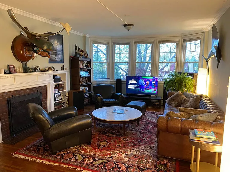 135 E Walnut St — Photo 6